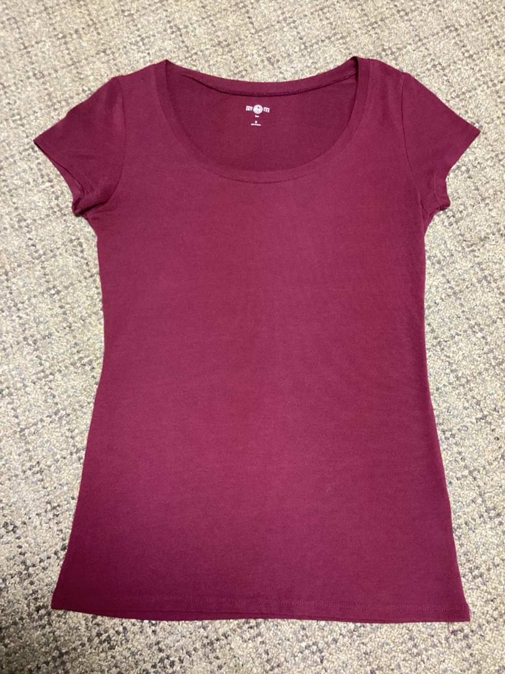 SO Perfectly Soft Burgundy Scoop Neck Short Sleeve Tee Size M